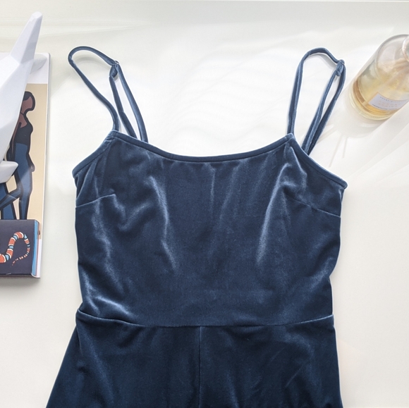UO Velvet Strap-Back Romper - Picture 4 of 10